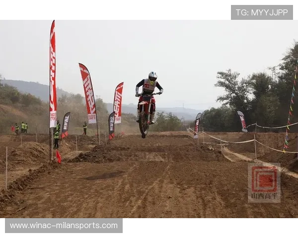 狂野西部极限运动摩托挑战赛激情开幕 驾驶技术与胆略的终极对决