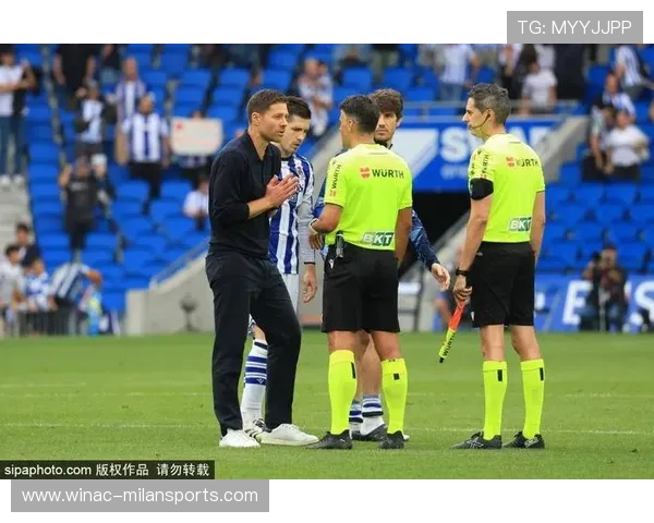 球员道德争议：比赛边缘动作引发裁判风暴！