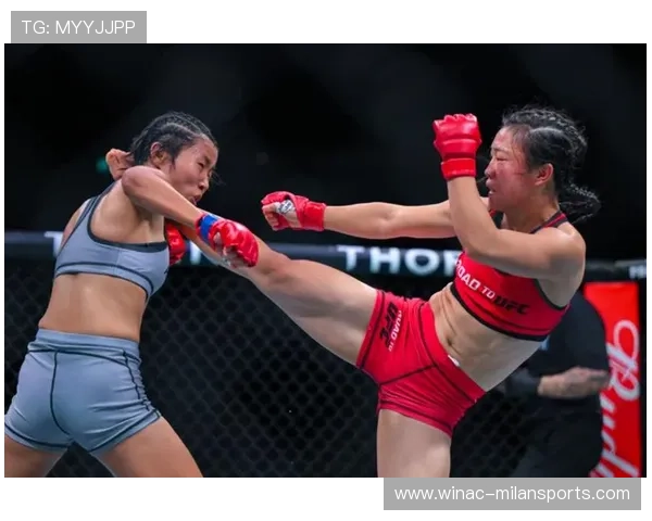 UFC拳手被抱摔飞出一米,惊险一刻让观众瞠目结舌! UFC拳手被抱摔飞出一米,惊险一刻让观众瞠目结舌!