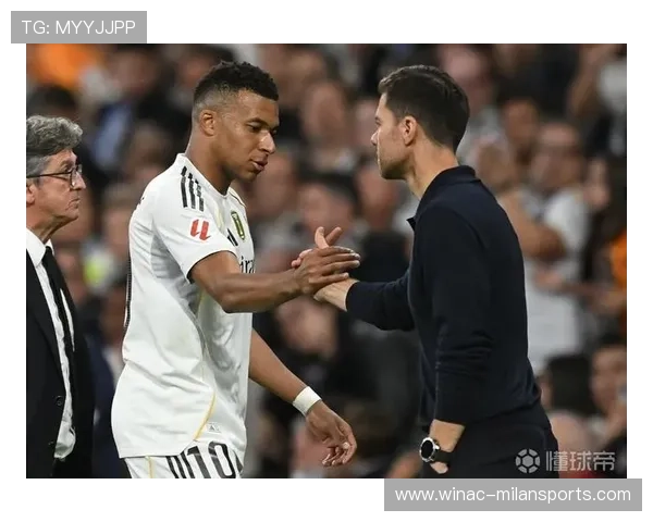 姆巴佩与前任教练深情拥抱,师徒情谊暖心