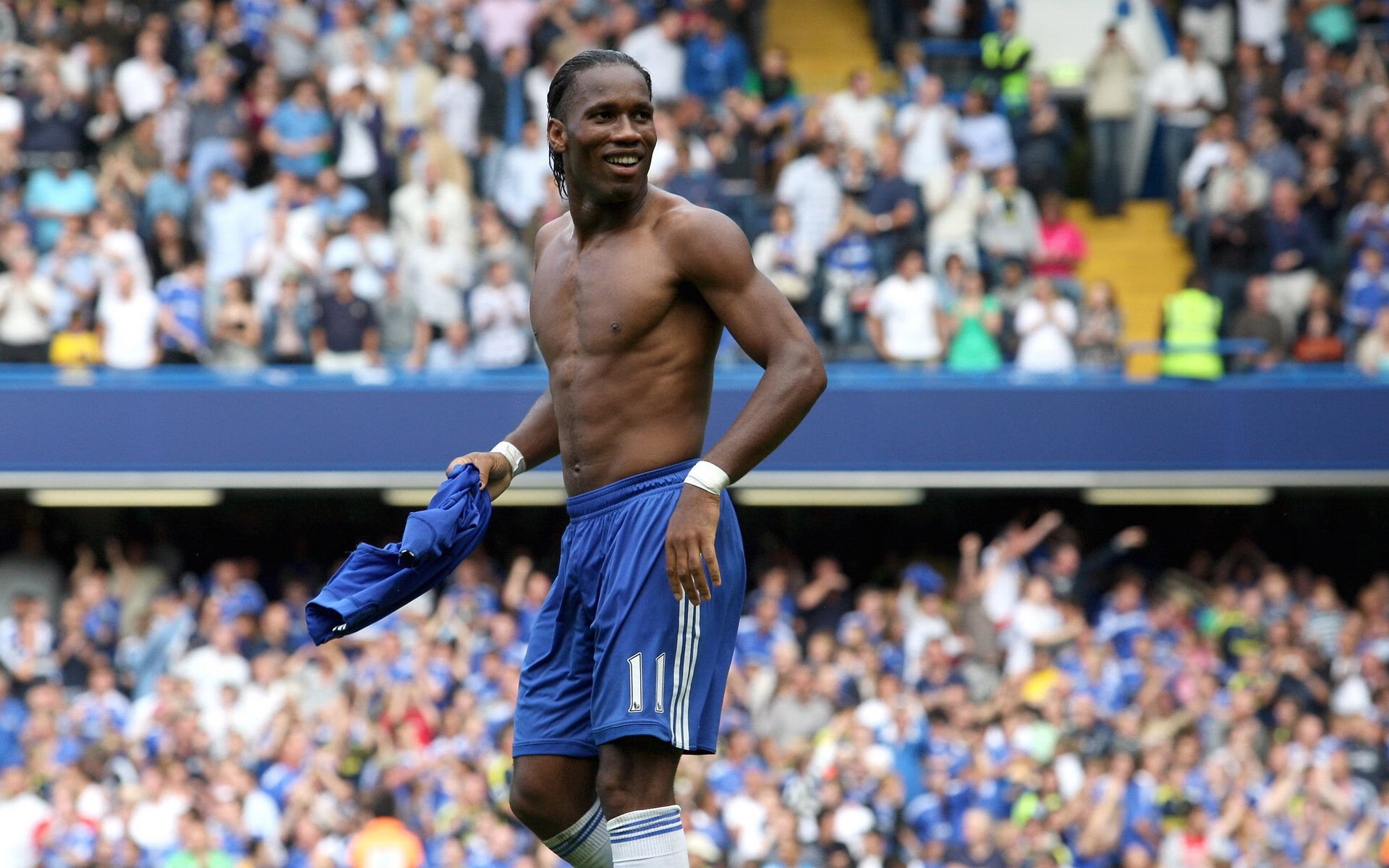 乔纳·隆戈：为全黑队打破全球橄榄球赛事的收视纪录，乔丹橄榄球比赛